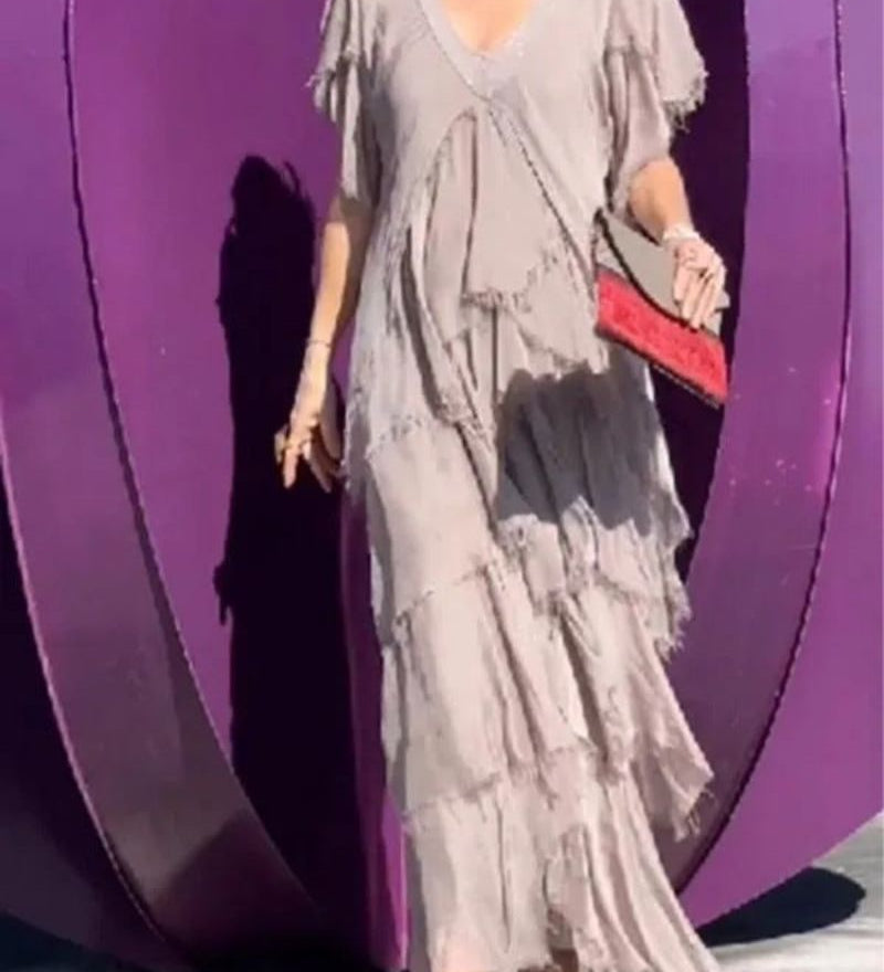 Bela Valiere - Robe Fluide à Col V – Élégance Chic et Moderne