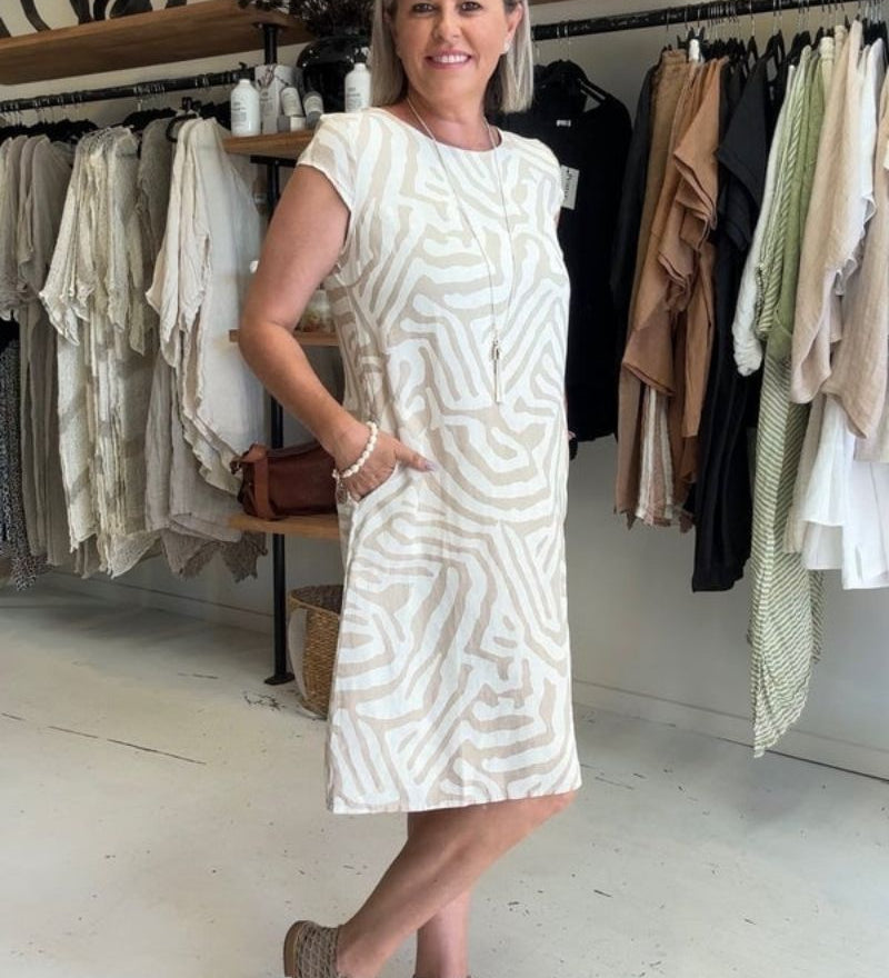 Nelia – Robe Fluide Imprimée à Col Rond Élégant