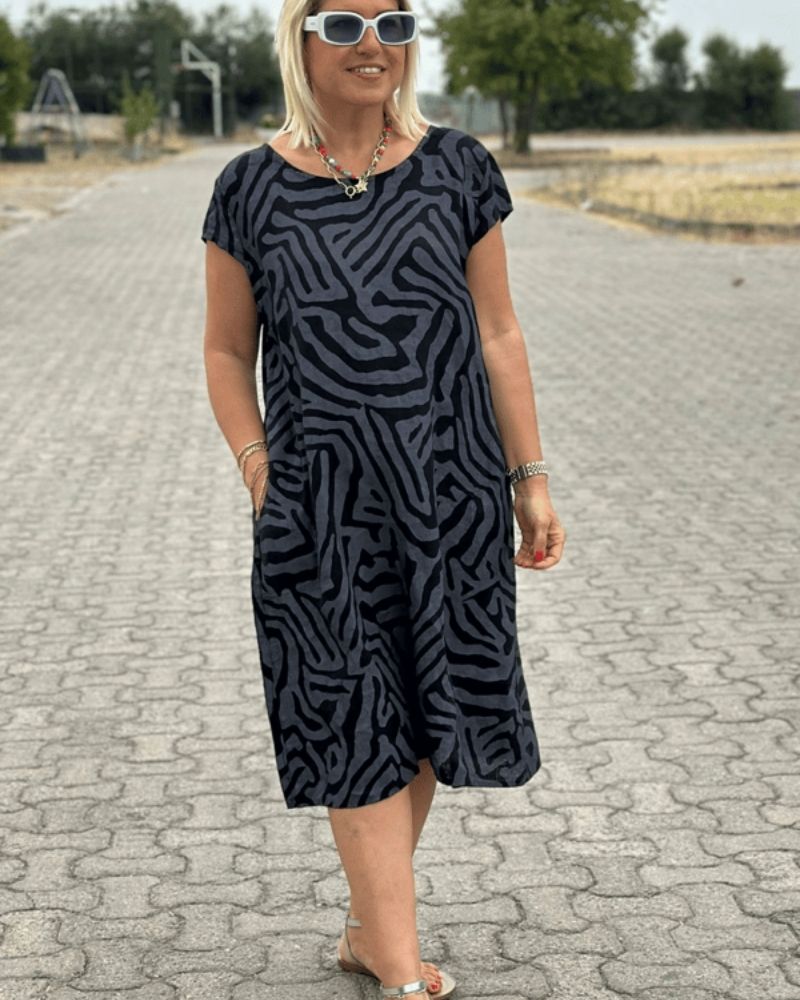 Nelia – Robe Fluide Imprimée à Col Rond Élégant