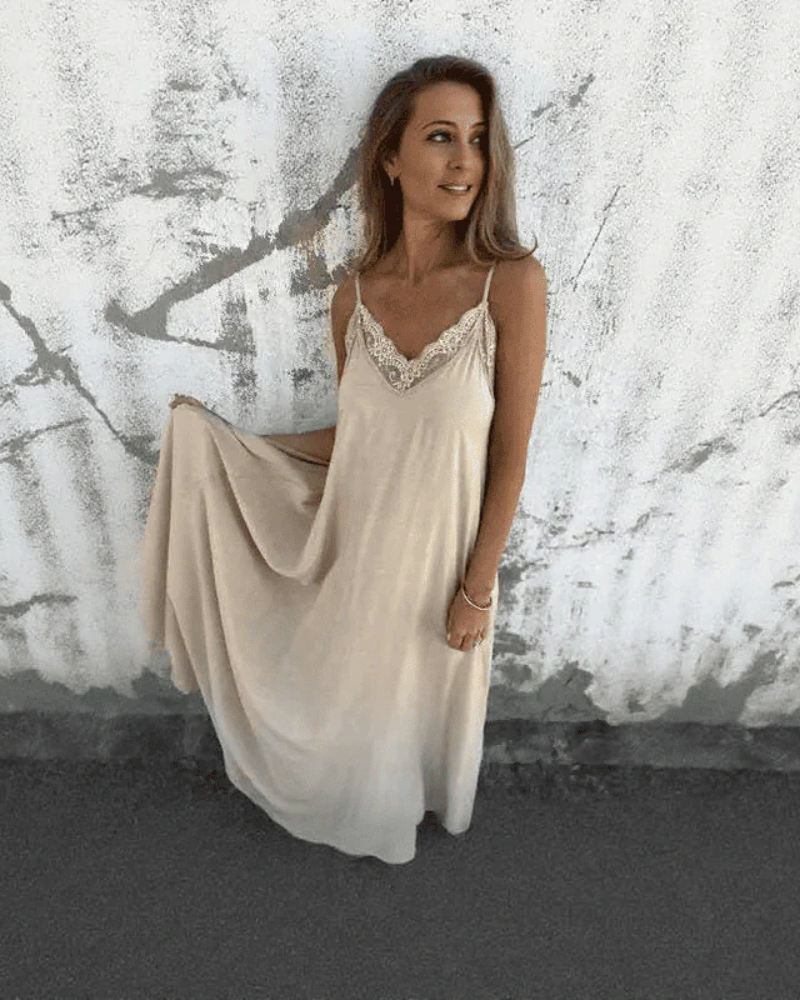 Vanara - Robe Élégante En Dentelle